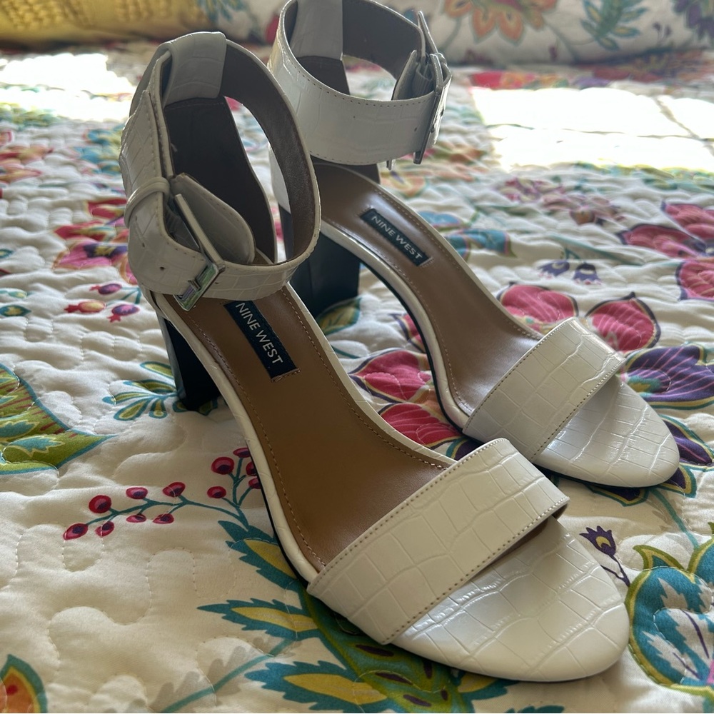NINE WEST SANDALS NWT 8.5M🤍🩷